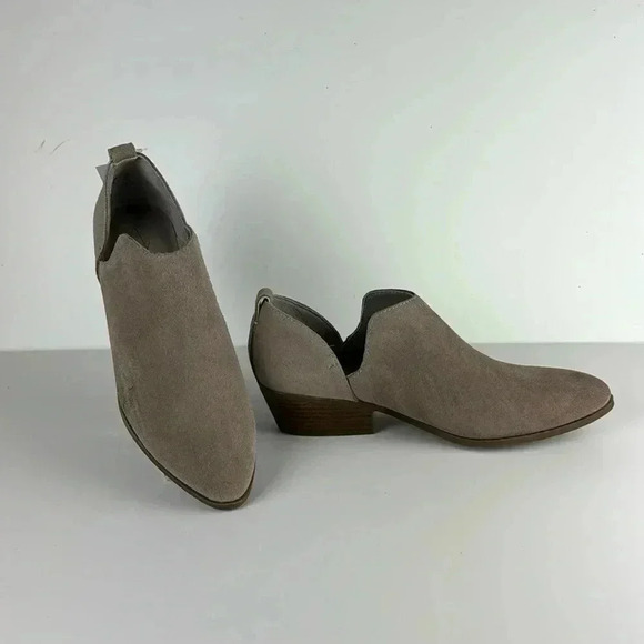 Taupe Suede ankle booties western heel NWT SZ 8.5 w/flaw Comfort 2” Heel - Picture 1 of 10